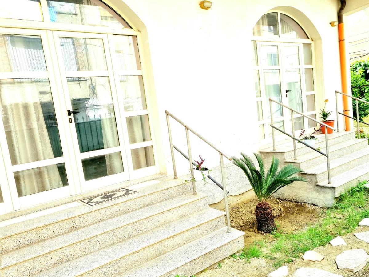 Luckyshine Hostel Vlorë Εξωτερικό φωτογραφία